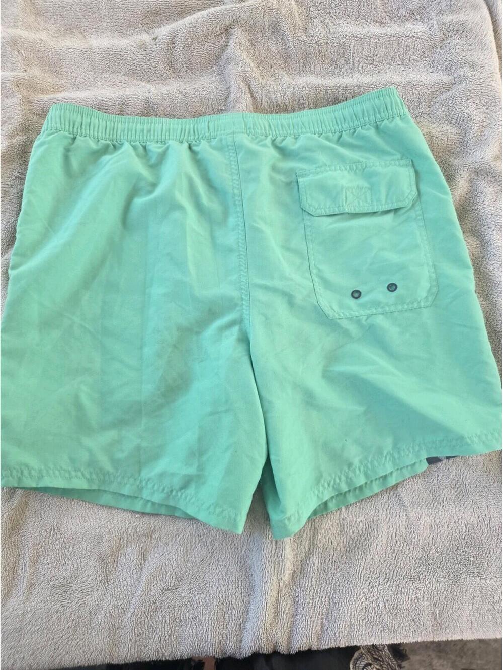 Vineyard Vines Shorts Swim Trunks Swimwear  Summer Shorts Men's small [COPY] - Picture 3 of 4